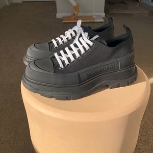 **SOLD** ALEXANDER MCQUEEN TREAD SLICK SNEAKER